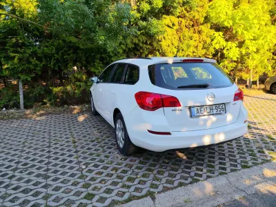 Opel Astra J (2011) bérautó — Nyíregyháza — 3. kép