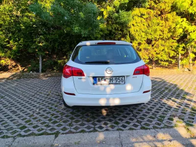 Opel Astra J (2011) bérautó — Nyíregyháza — 4. kép